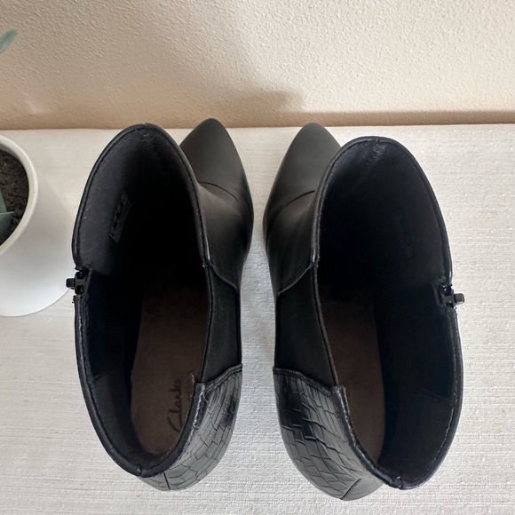 New Clarks Kataleyna Glow Black Leather Pointy Side Zip Ankle Booties Womens 11W - Picture 9 of 14